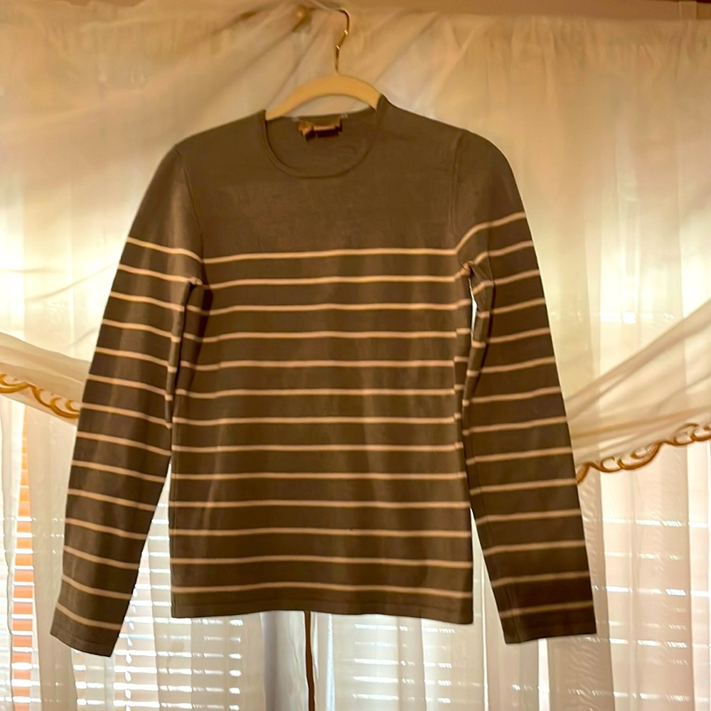 Bill Blass Grey Long Sleeve-crew neck 22in lx 16in w